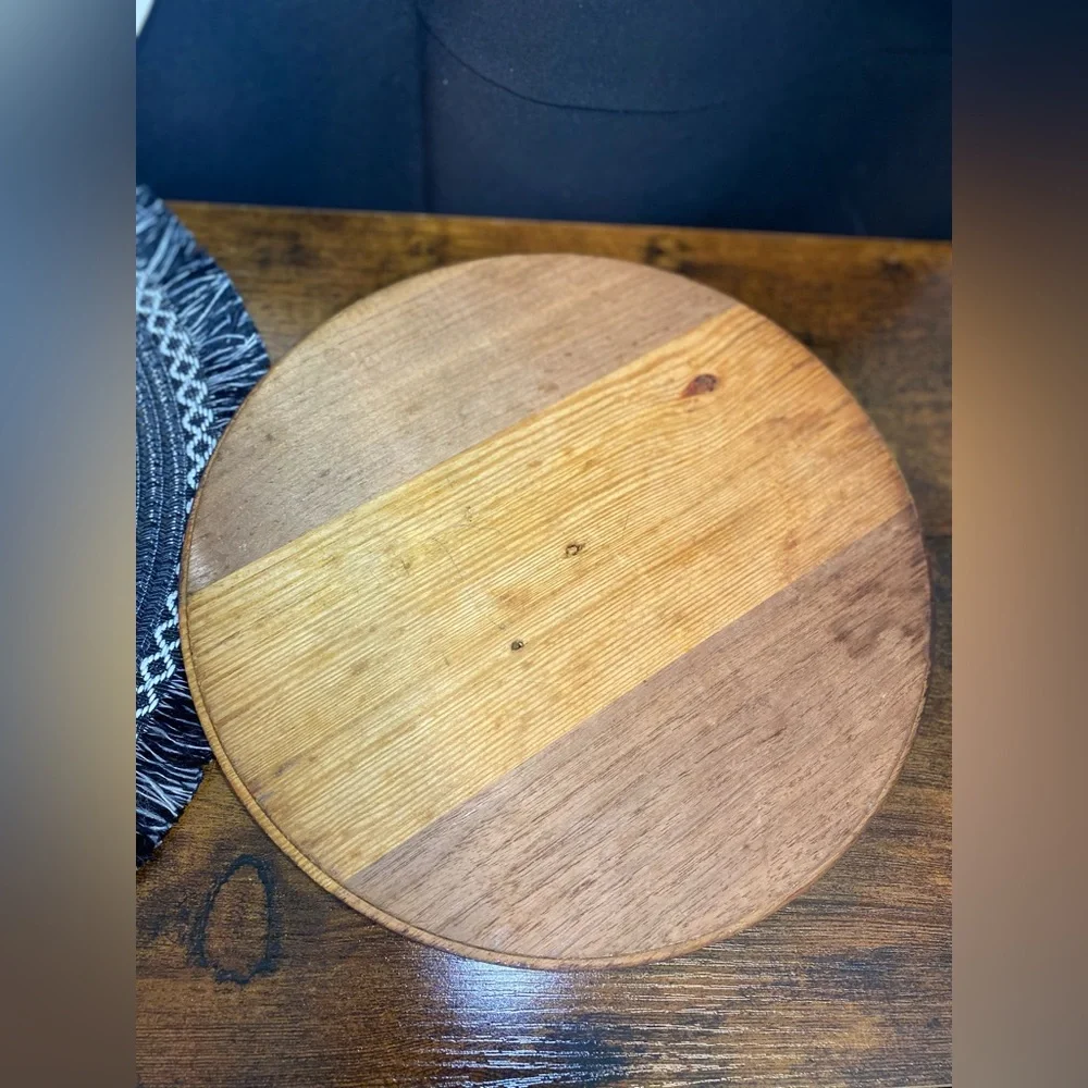 Vintage Round Lidded Wood Box‎